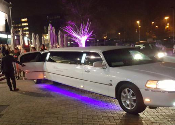 Vie nocturne avec limousine