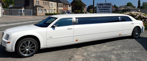 limousine Chrysler blanche